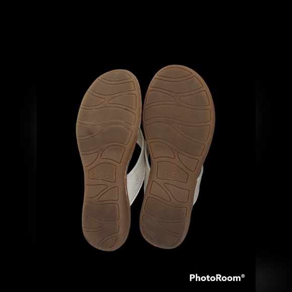 B.O.C Gold Metallic Thong Sandals Women's Size 6M - Picture 5 of 7